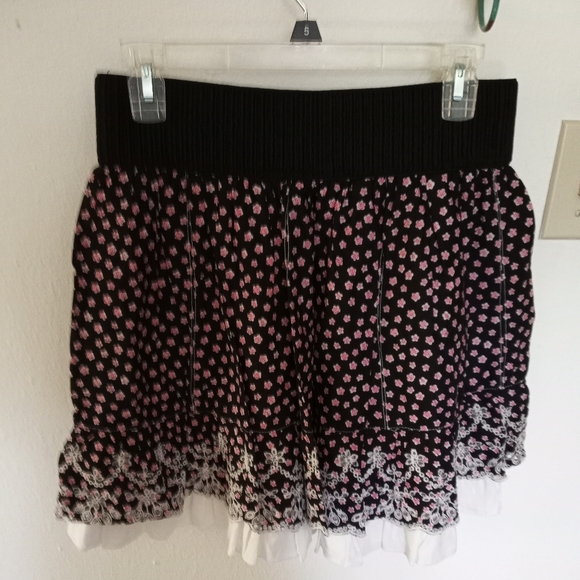 Pretty skirt - Picture 1 of 5